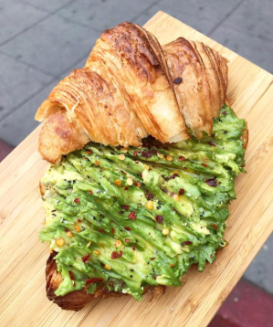 CROISSANT WITH AVOCADO